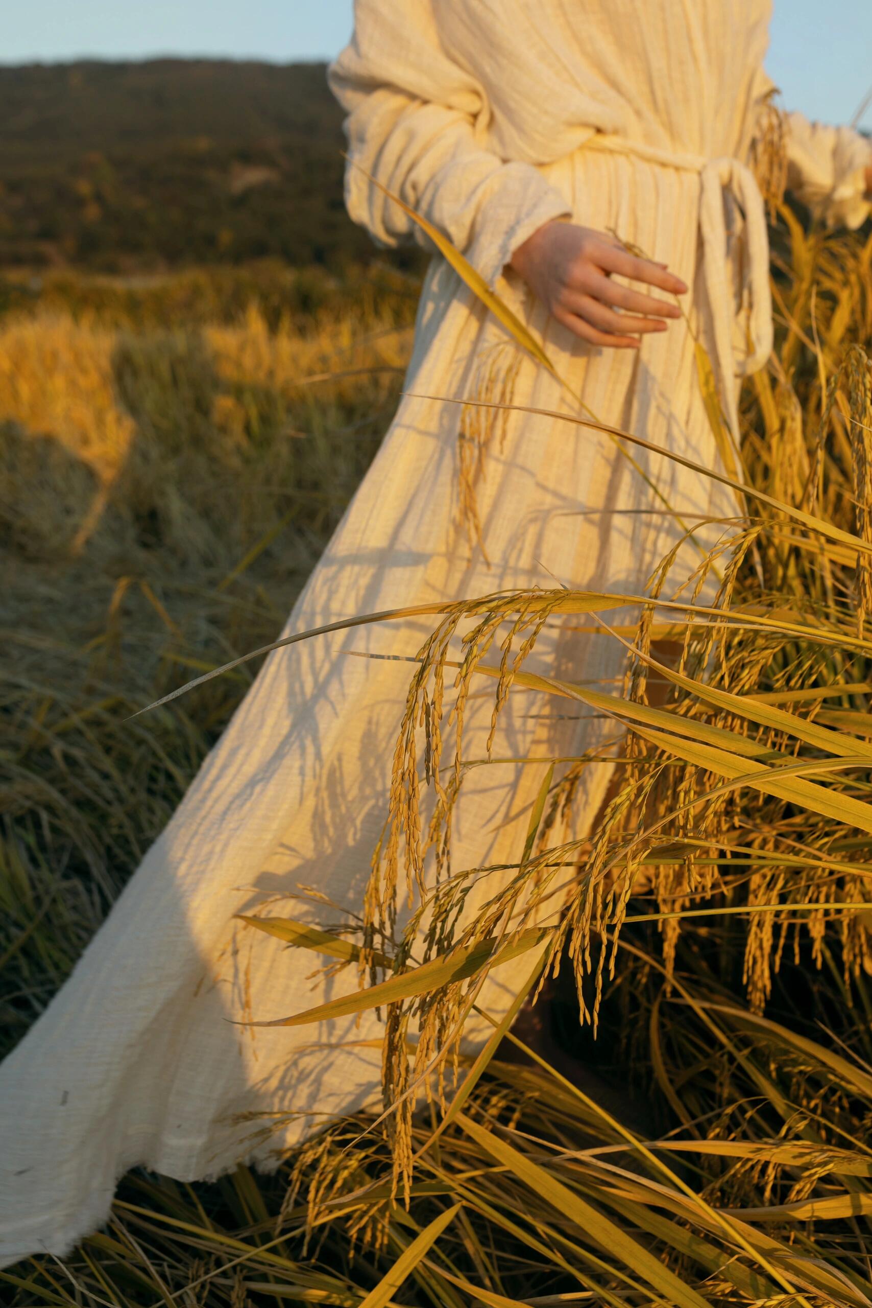 How to Style Eastern Jewelry in a Light French Way