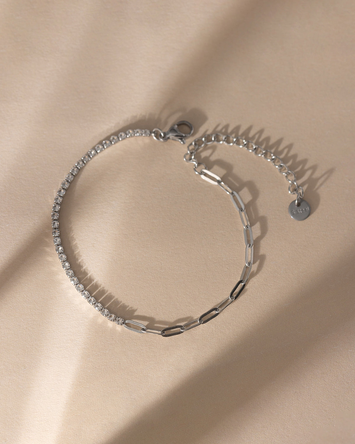 close up zirconia tennis bracelet detail
