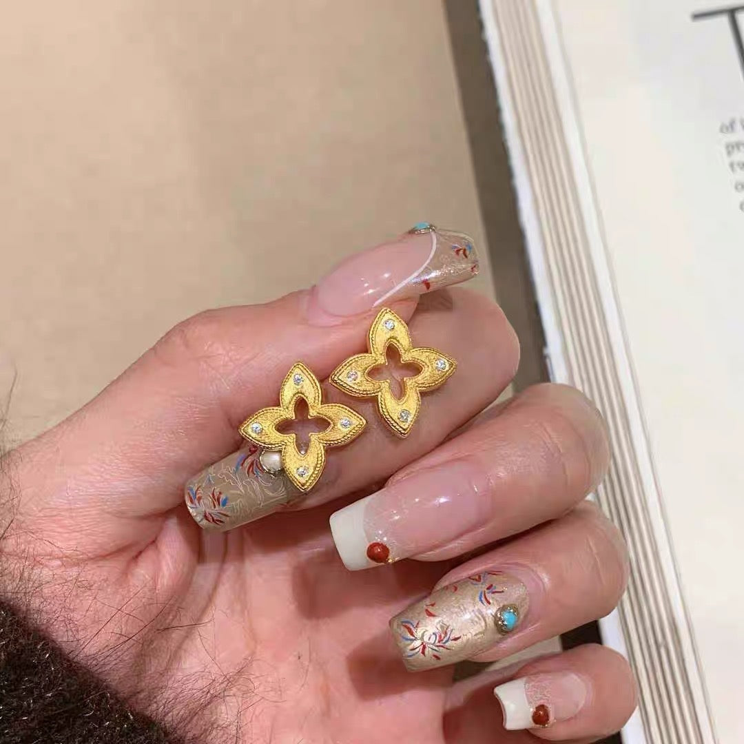 Vintage Clover Zircon Stud Earrings