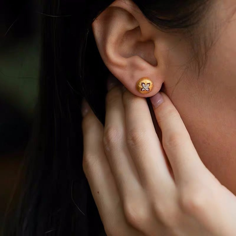 YUHE Vintage Brushed Clover Diamond Earrings