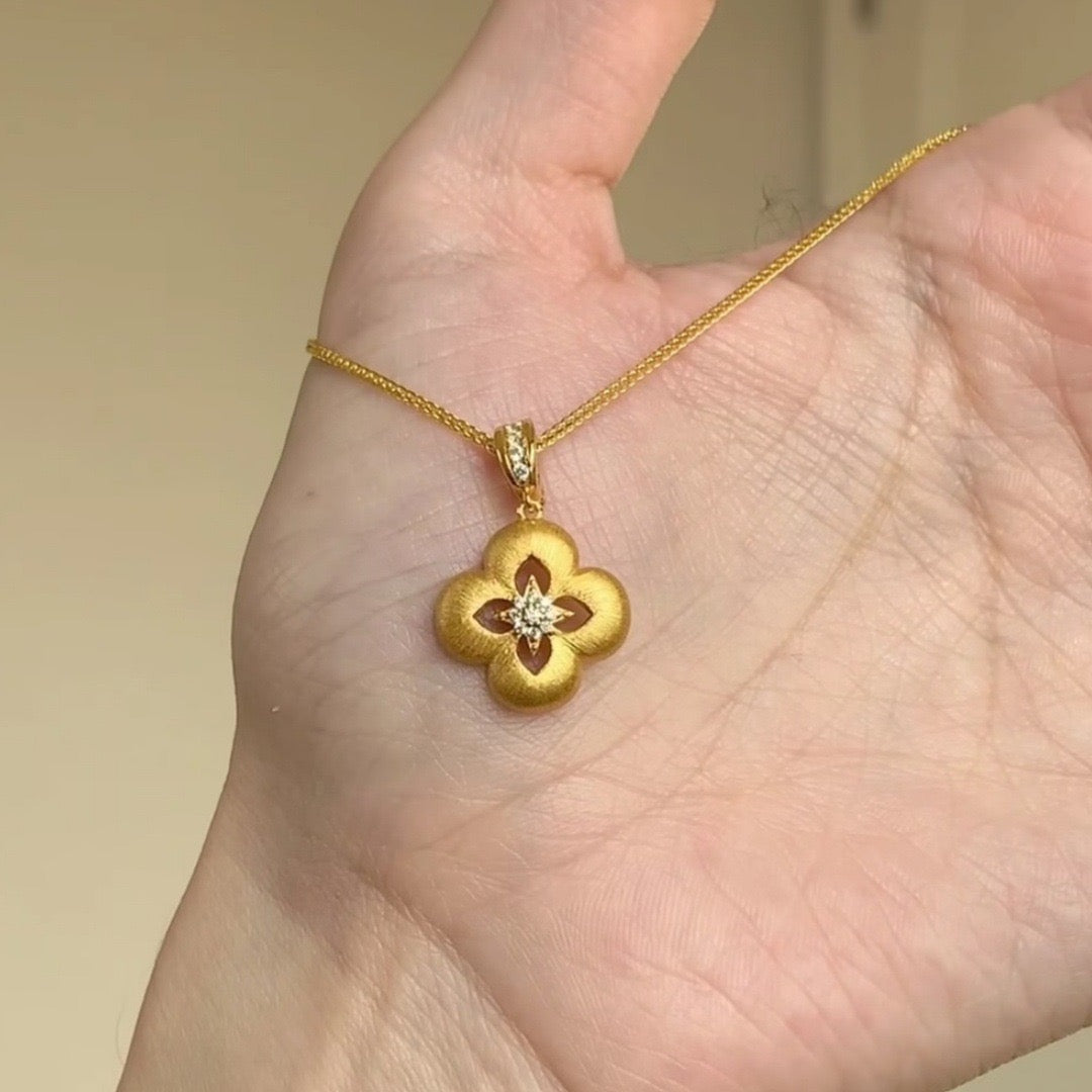 YUHE Vintage Brushed Clover Necklace Retro Elegance