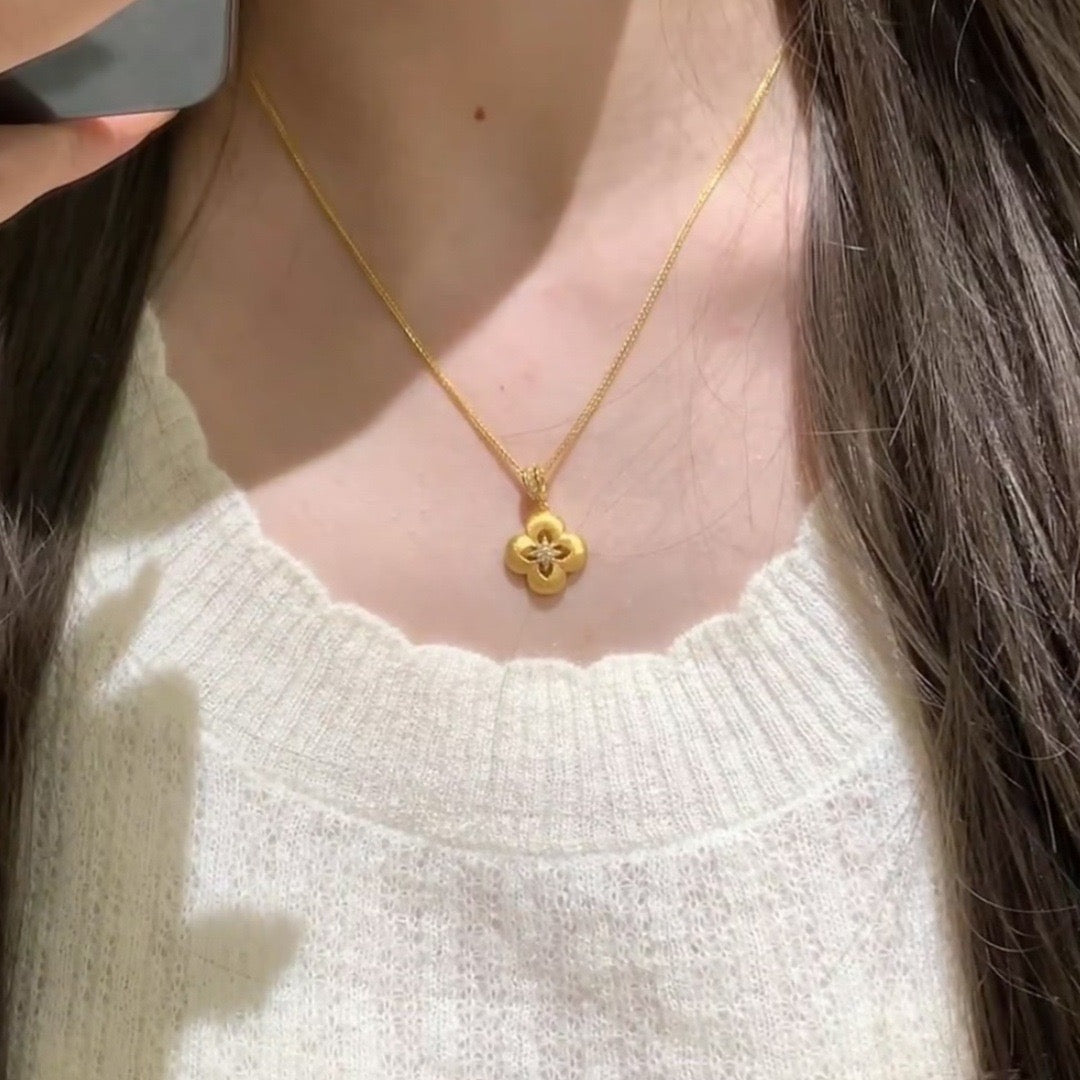 YUHE Vintage Brushed Clover Necklace Retro Elegance
