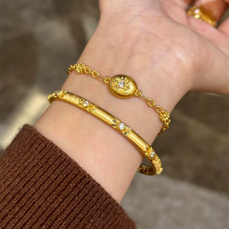 YUHE Vintage Brushed Gold Sunflower Bracelet Starburst Design