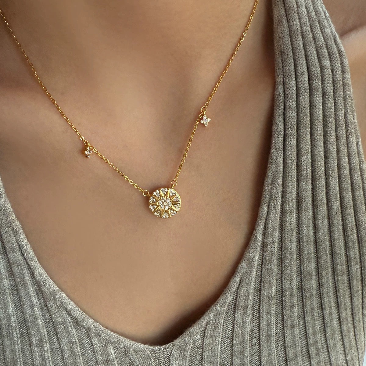 YUHE Sparkling Sunflower Star Pendant Necklace