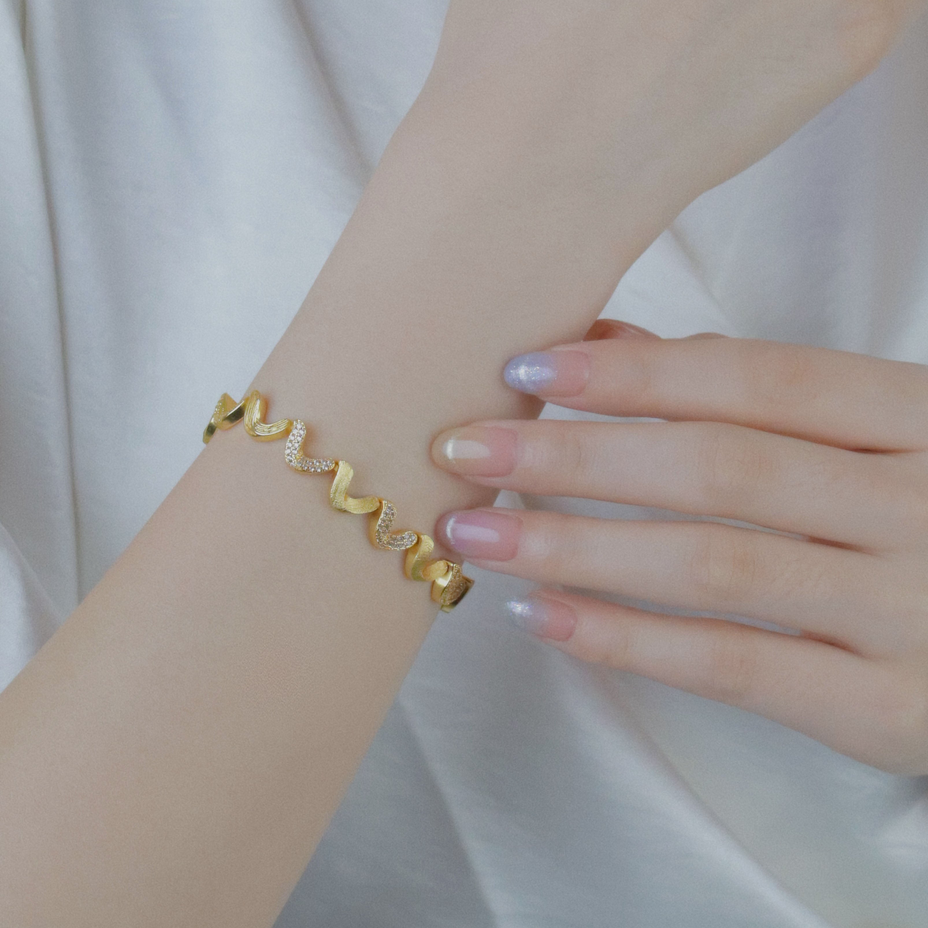 YUHE Brushed Gold Vintage Spiral Bracelet with Rhinestones