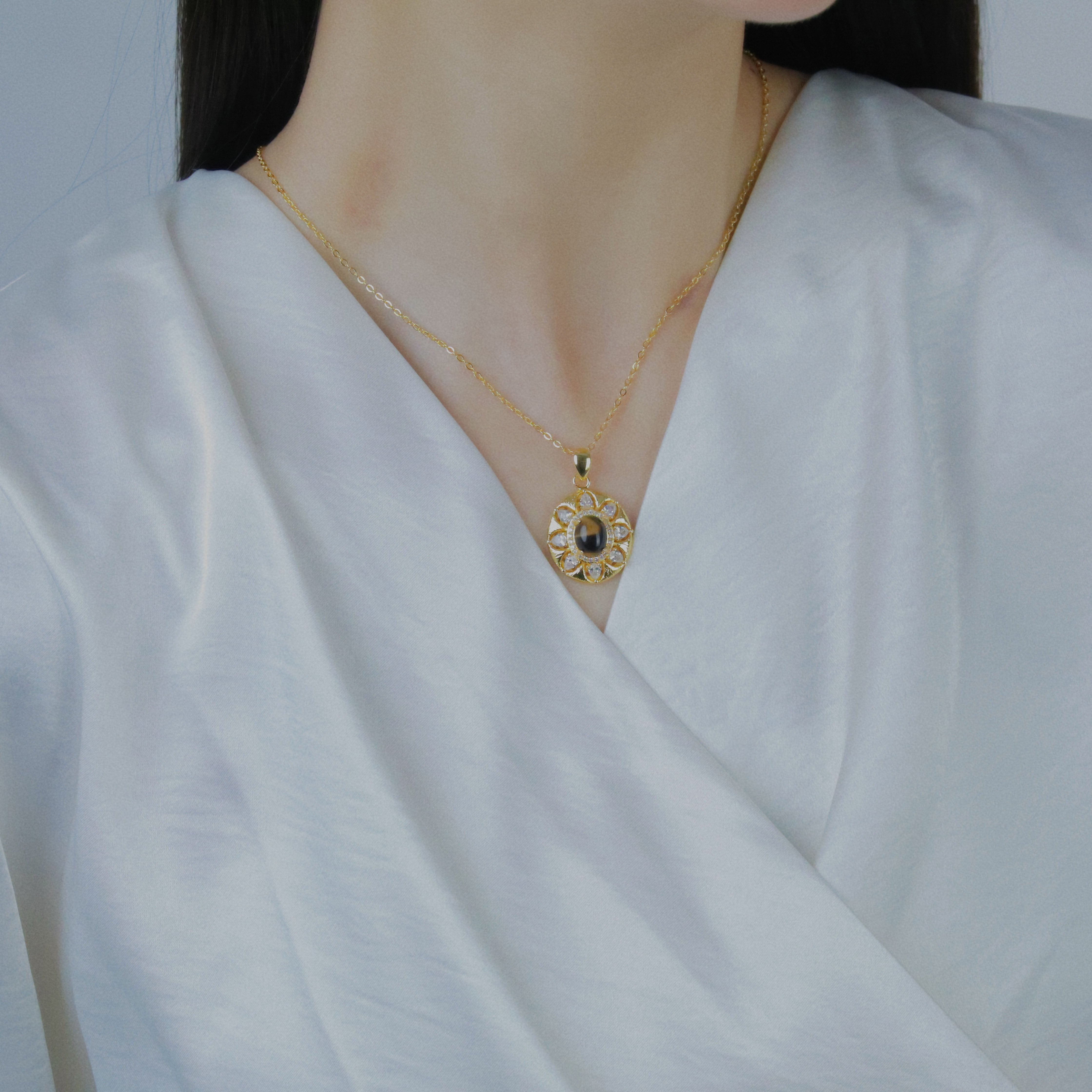 YUHE Vintage Brushed Star Pendant Necklace with Tiger Eye