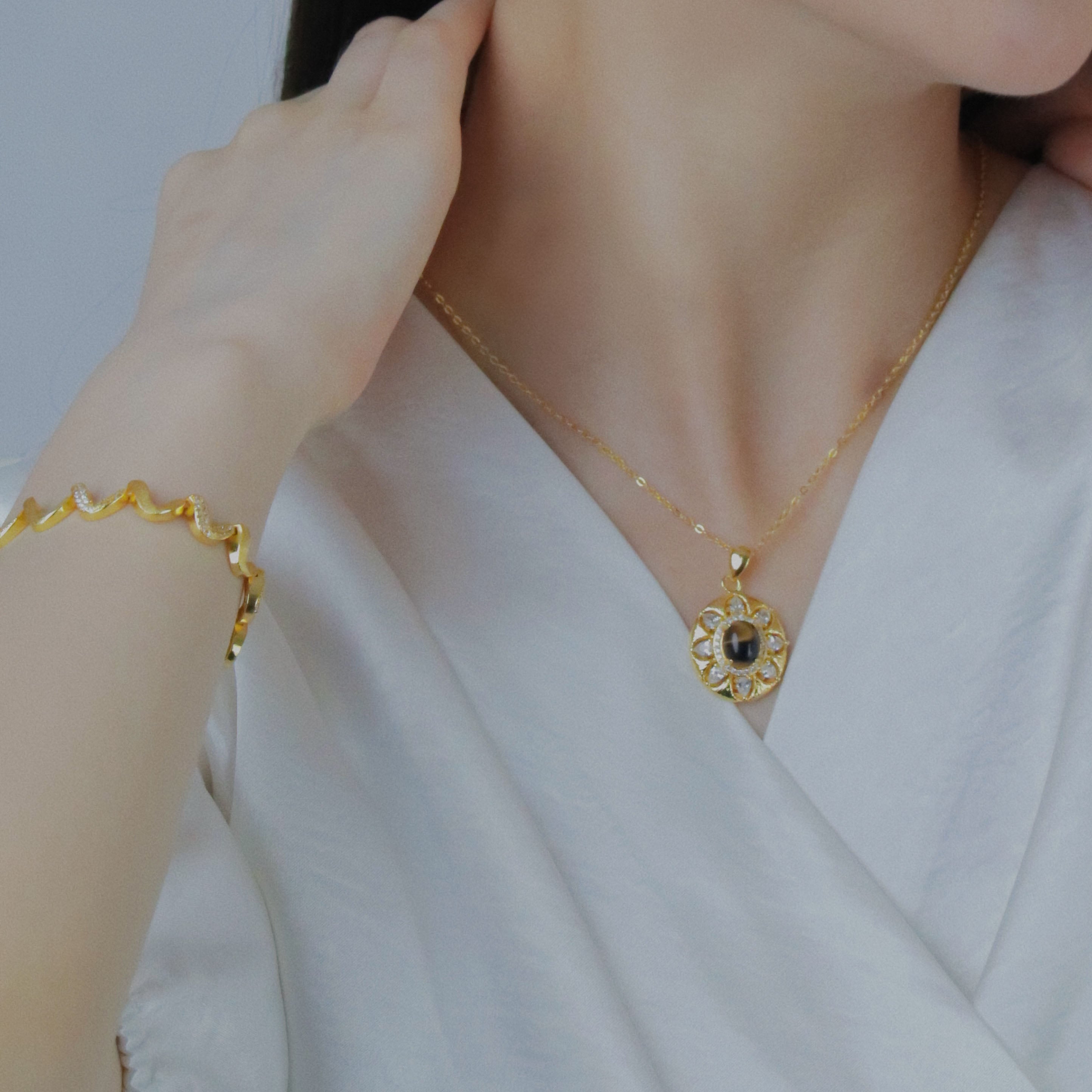 YUHE Vintage Brushed Star Pendant Necklace with Tiger Eye