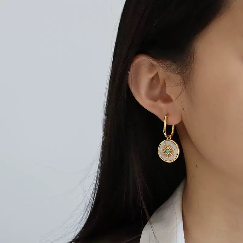 Fashion Design Sun Shape Earrings Shell Natural Stone Earrings Vintage Exquisite Earrings Women Jewelry