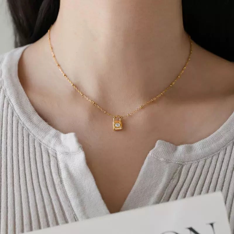 Lock Pendant Zircon Necklace Gold Shining Clavicle Necklace Sweater Chain Autumn Jewelry