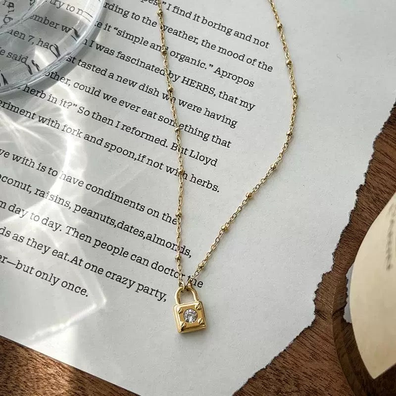 Lock Pendant Zircon Necklace Gold Shining Clavicle Necklace Sweater Chain Autumn Jewelry