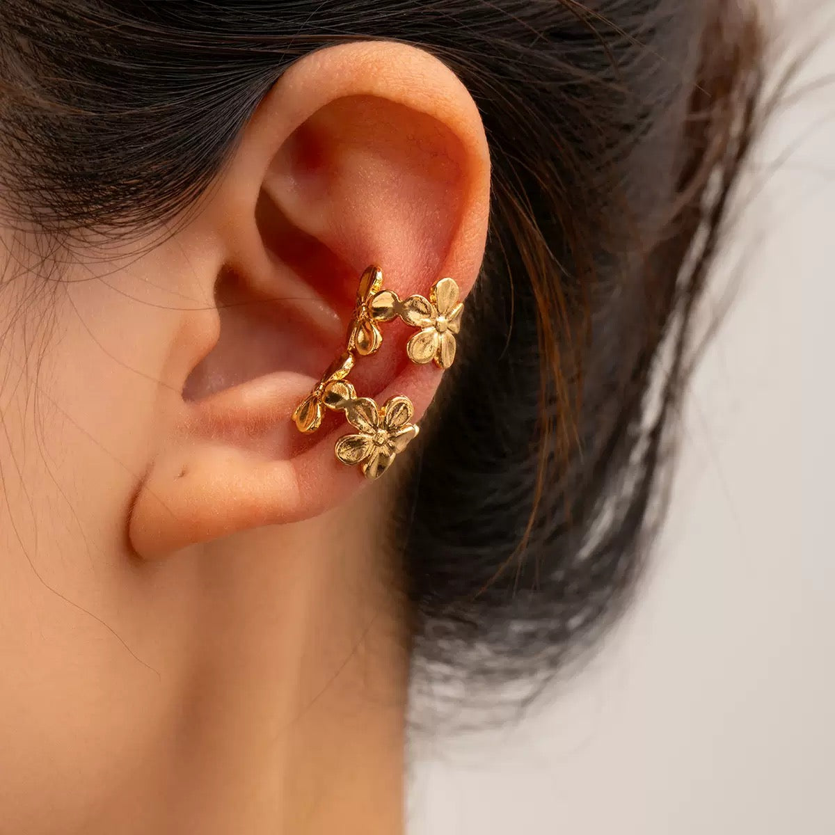 Niche Simple Golden Flower Earclip Holiday Style Earrings Autumn Earrings