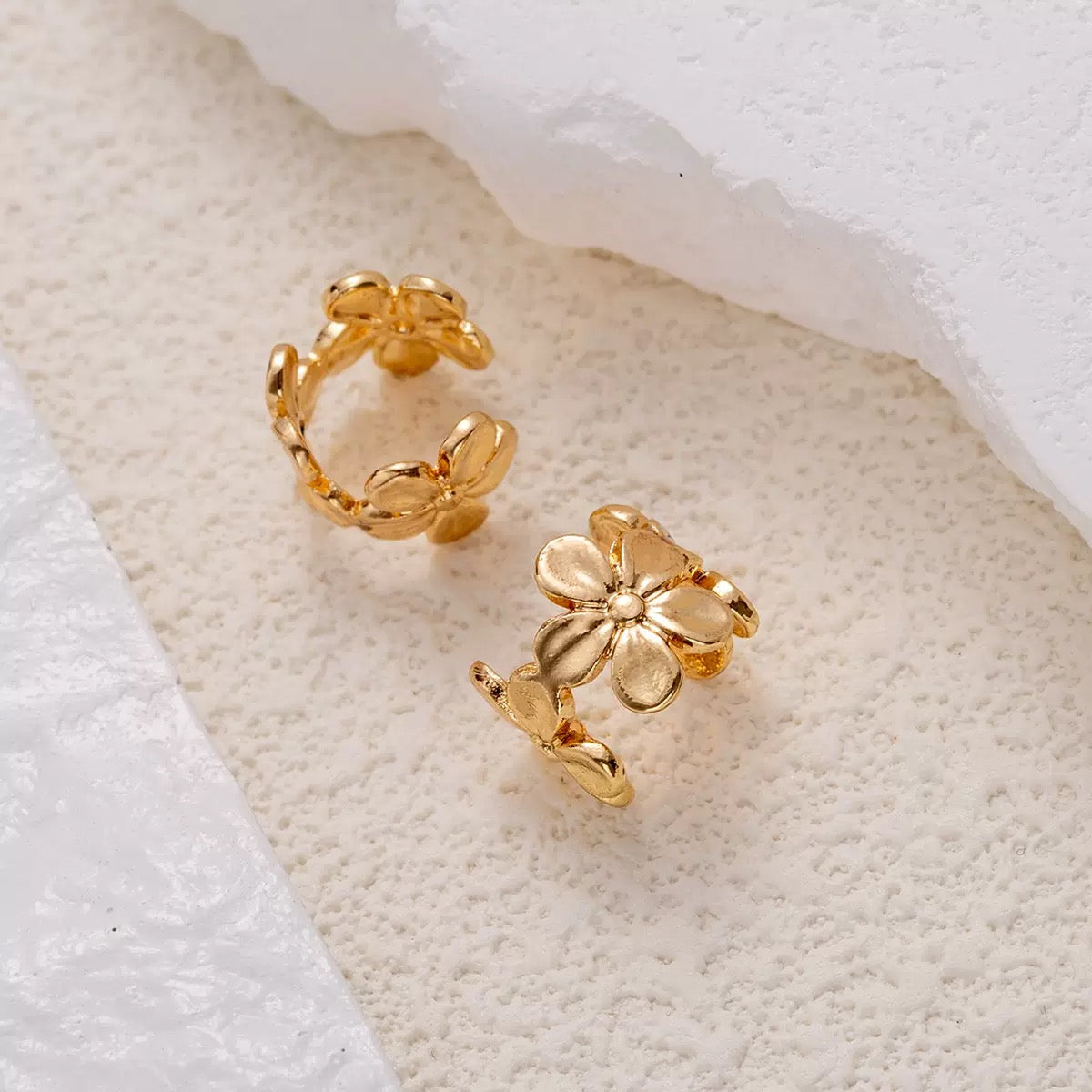 Niche Simple Golden Flower Earclip Holiday Style Earrings Autumn Earrings