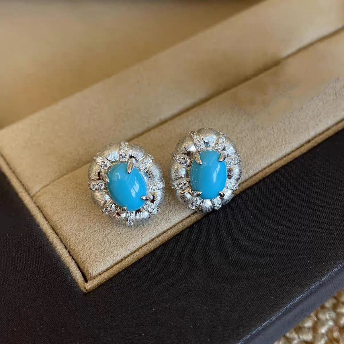 Brushed Craft Inlaid Turquoise Earrings Luxury Retro Palace Style Earrings