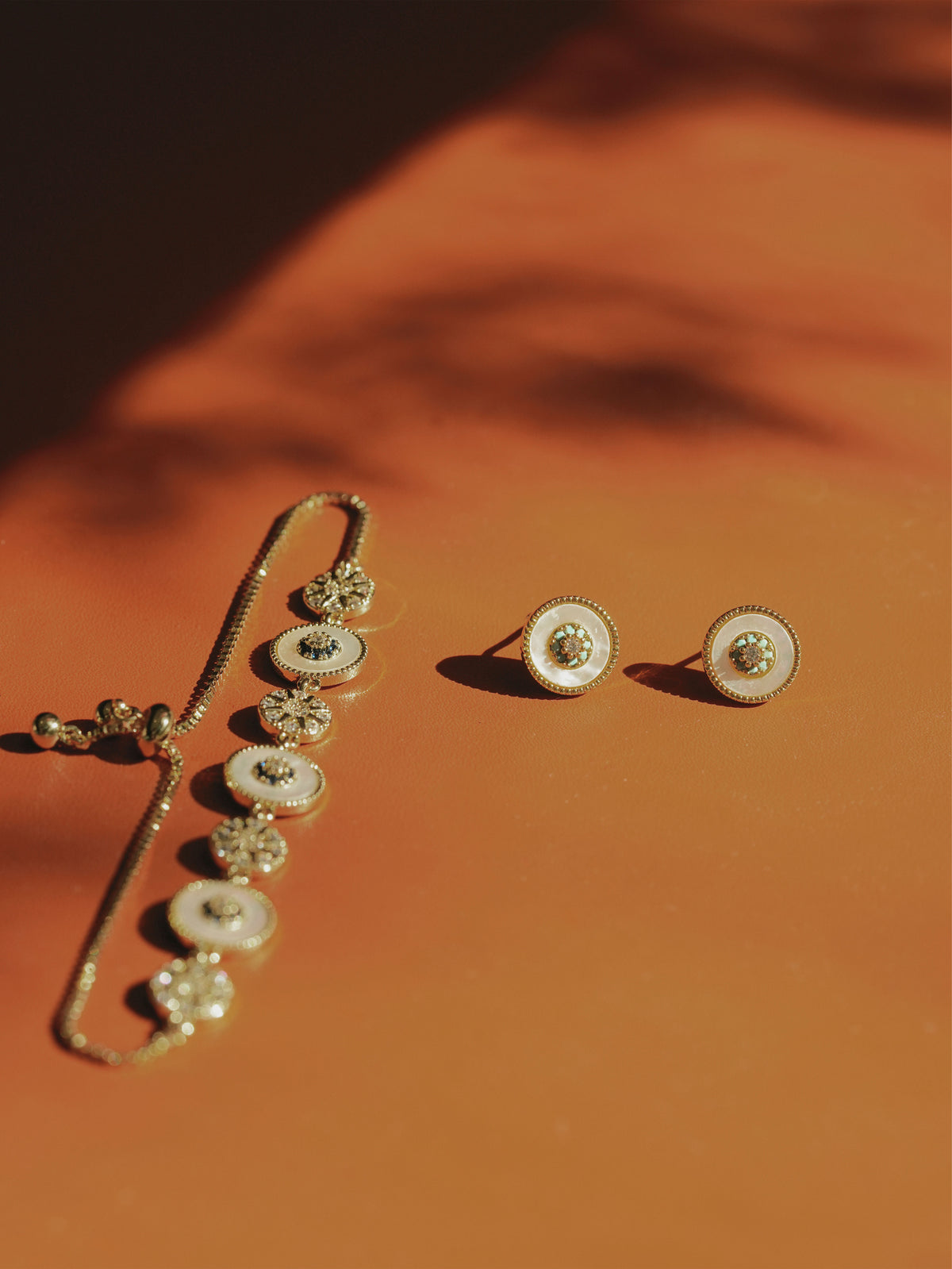 French Retro Natural Shell Stud Earrings