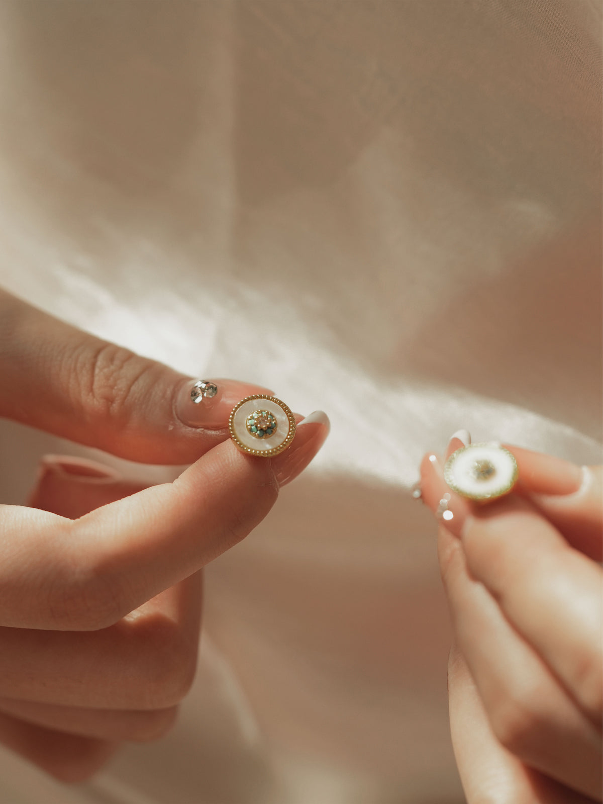 French Retro Natural Shell Stud Earrings