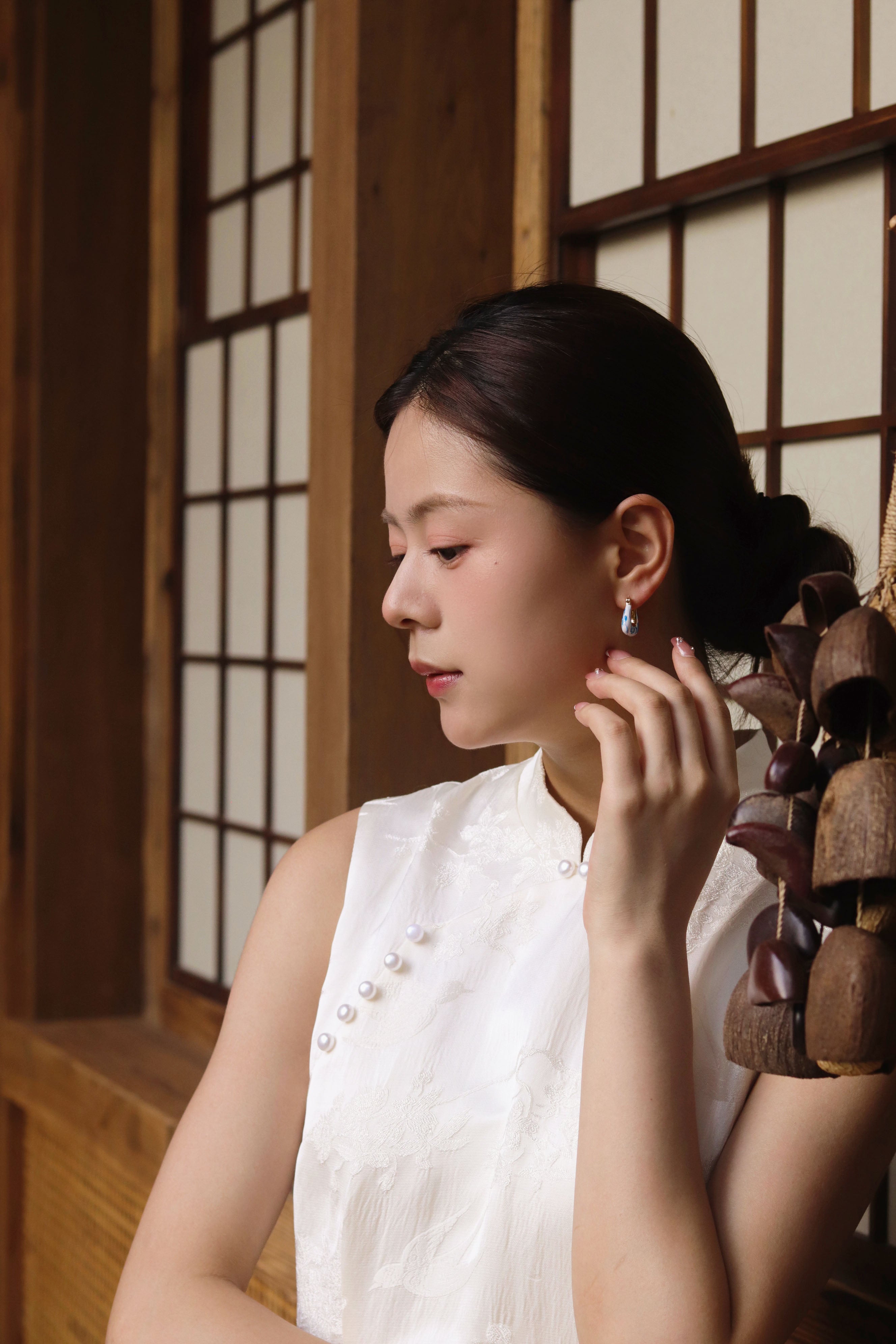 YUHE Ethnic Blue-and-White Porcelain U-Shaped Earrings