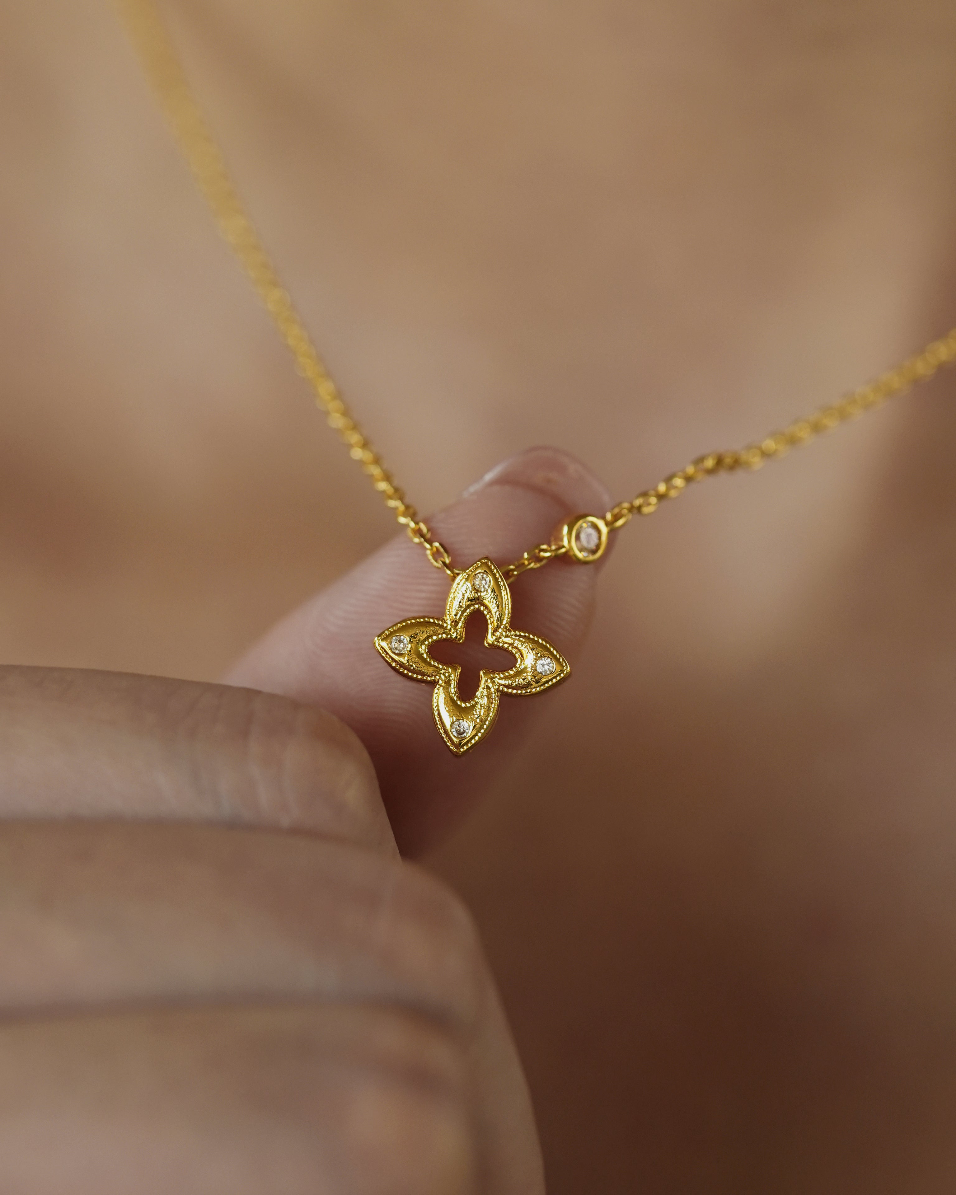 Brushed Gold Clover Zircon Necklace