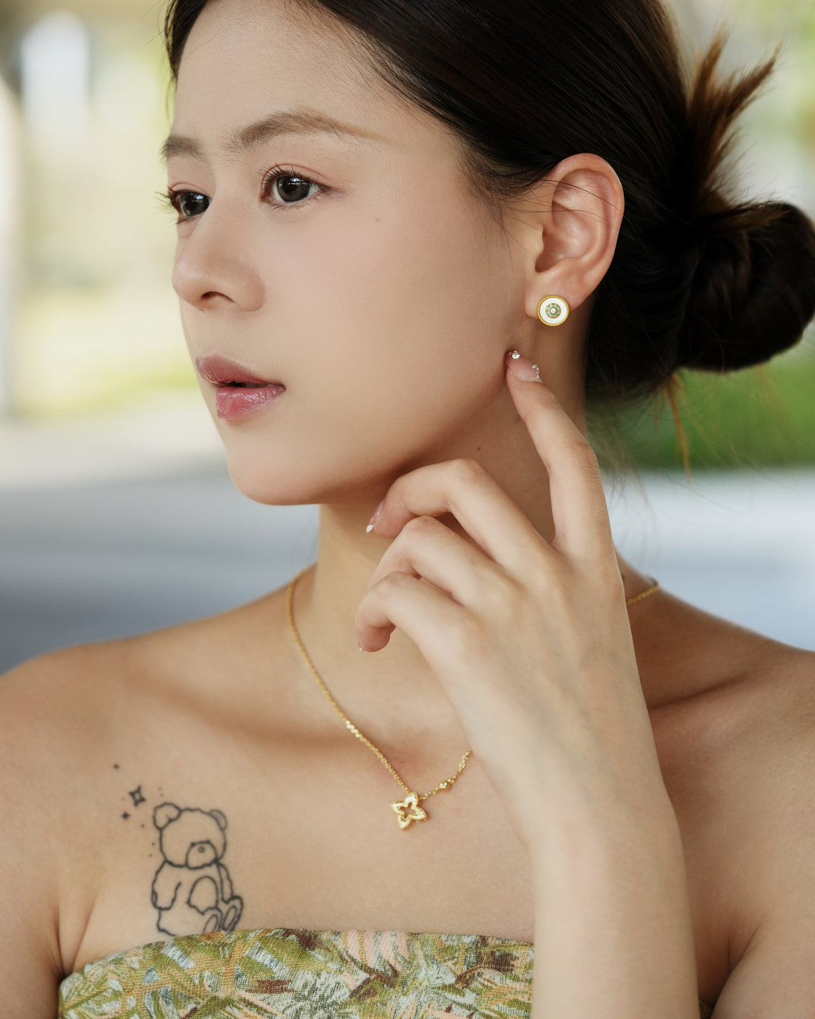 Brushed Gold Clover Zircon Necklace