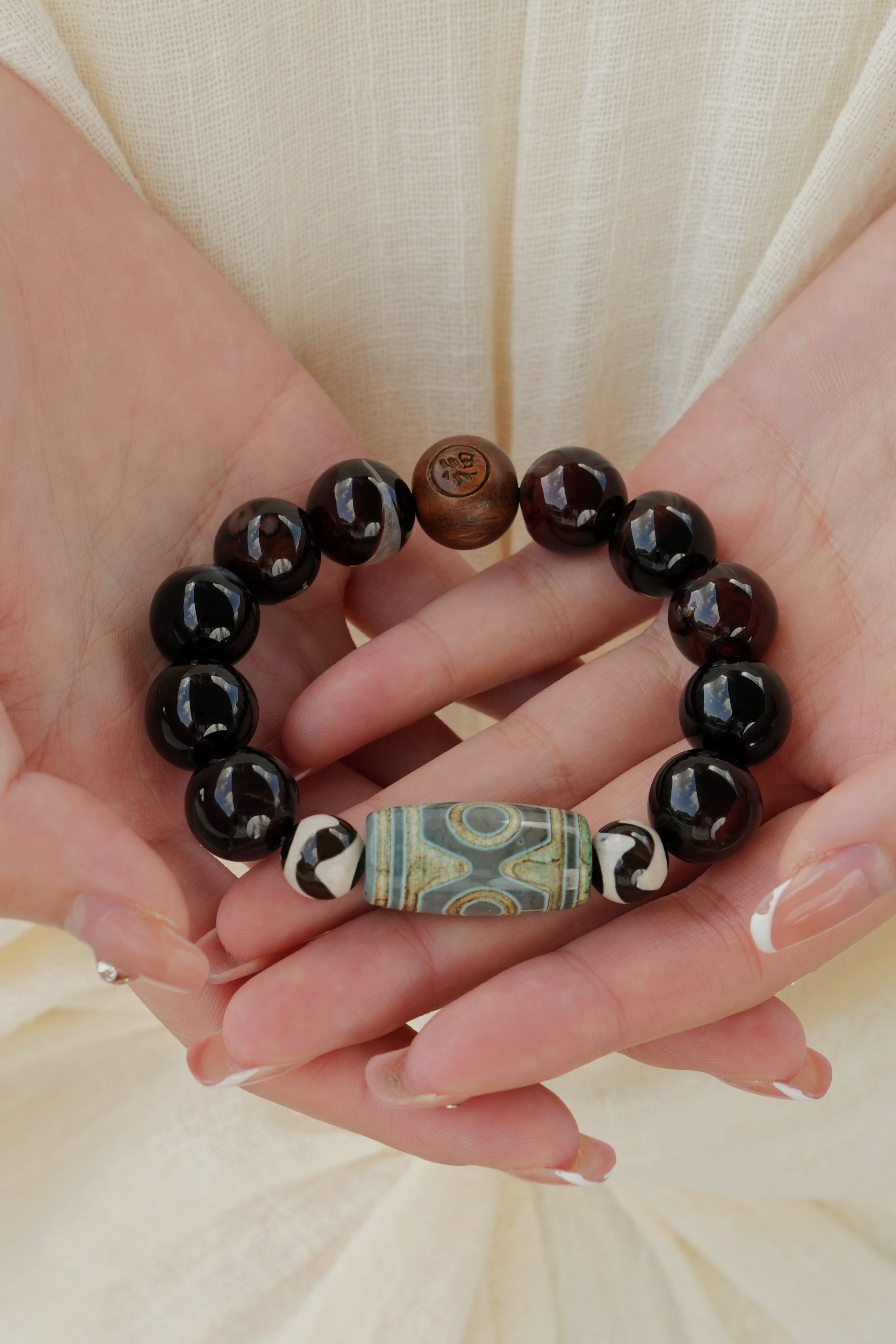 Tibetan Dzi Agate Sandalwood Bracelet