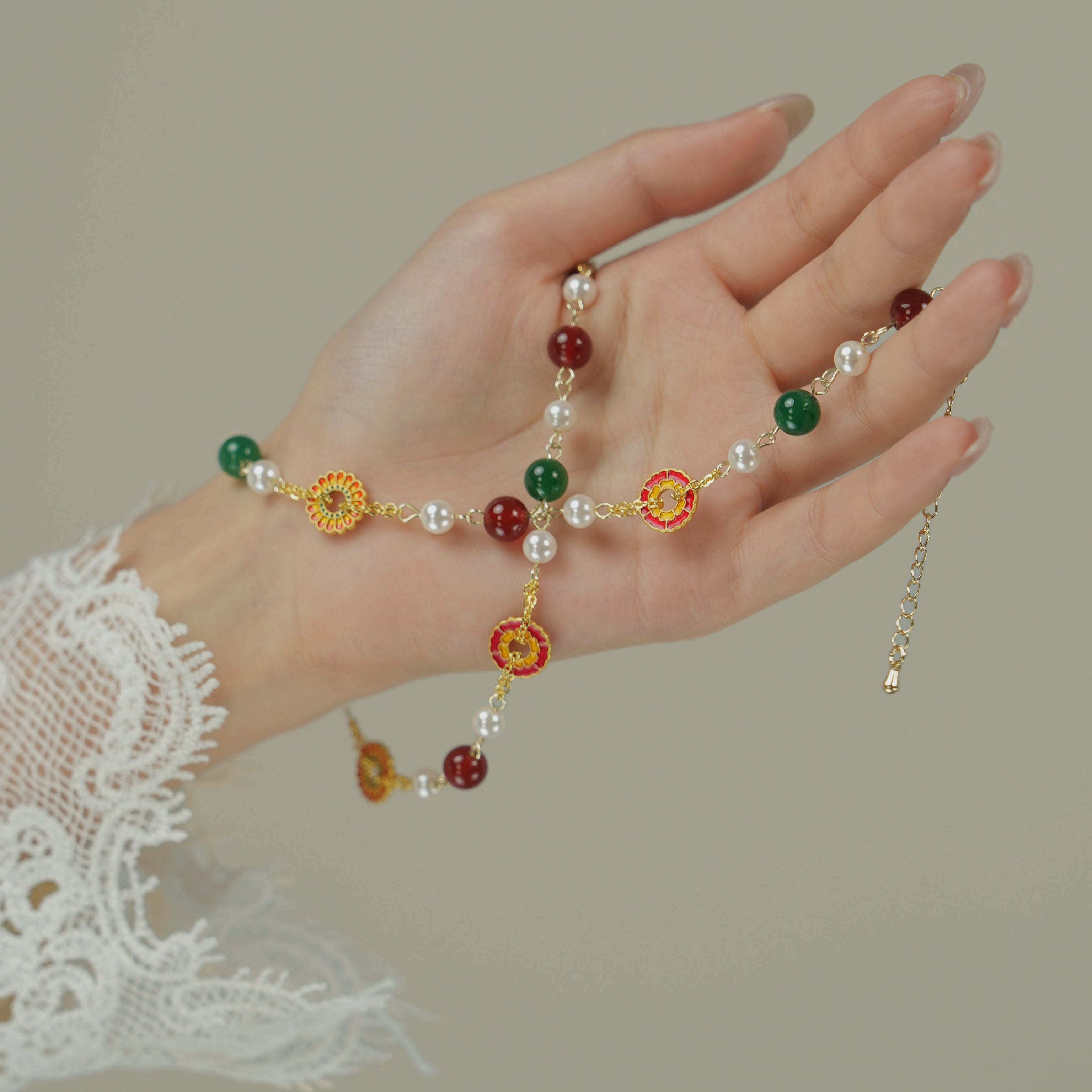 YUHE Green Agate Flower Pendant Necklace | Chinese Beaded Style