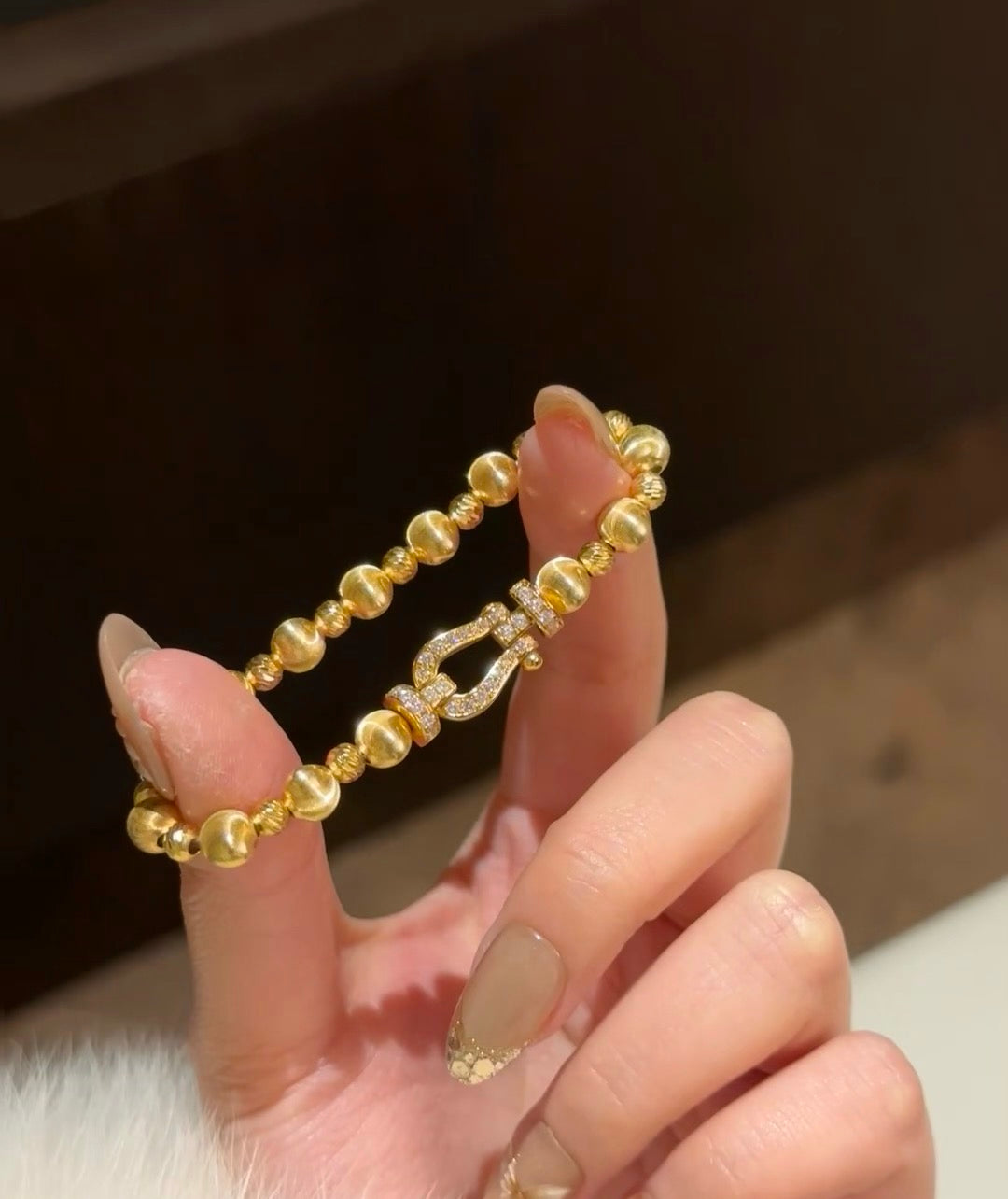YUHE Elegant Horseshoe Cat’s Eye Bracelet with Zircon