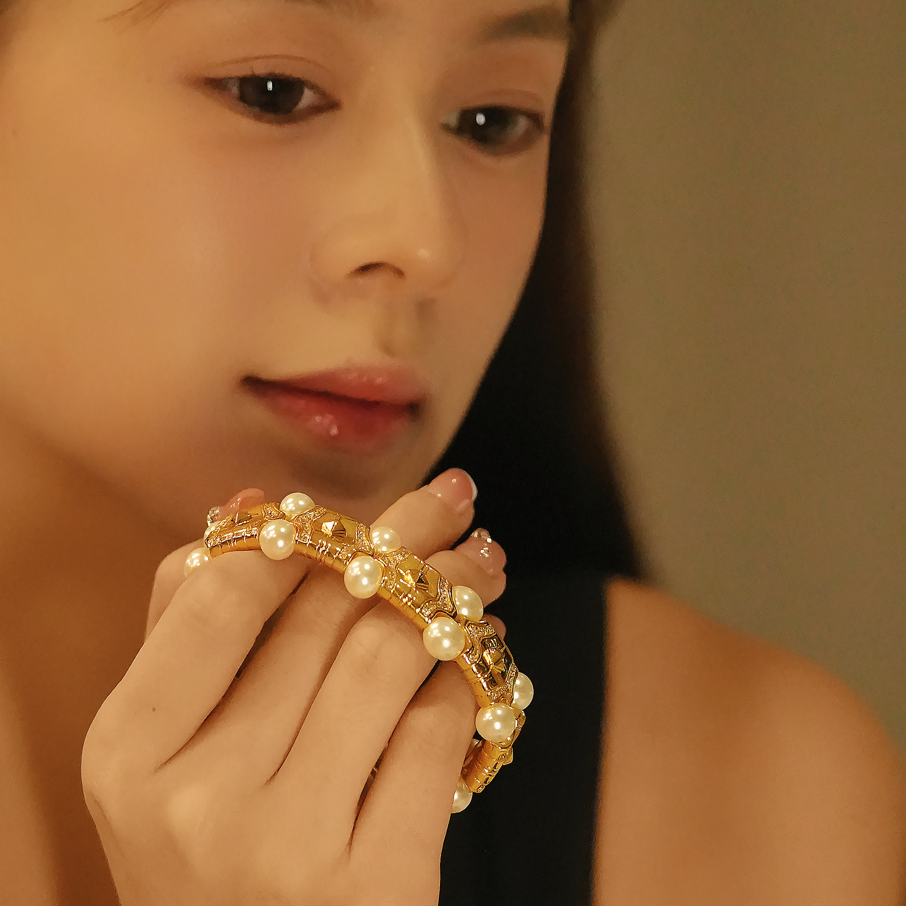 Vintage Gold Pearl Bracelet – Elegant Pearl Bracelet for Women with Freshwater Pearl Accents