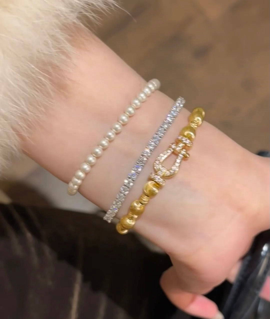 YUHE Elegant Horseshoe Cat’s Eye Bracelet with Zircon