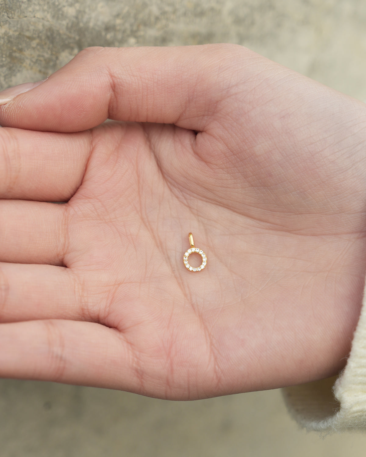 Zircon Initial O Charm