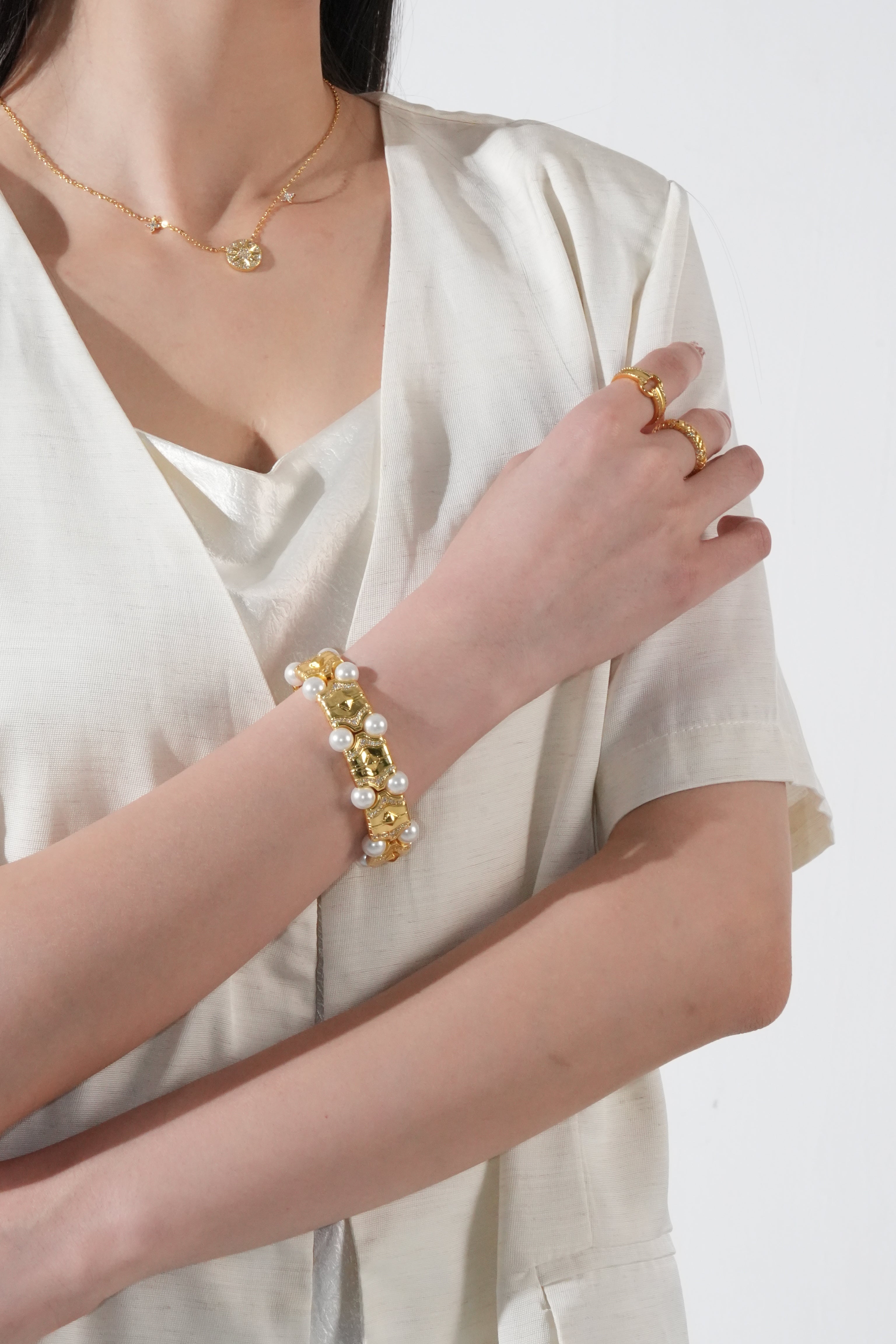 Vintage Gold Pearl Bracelet – Elegant Pearl Bracelet for Women with Freshwater Pearl Accents