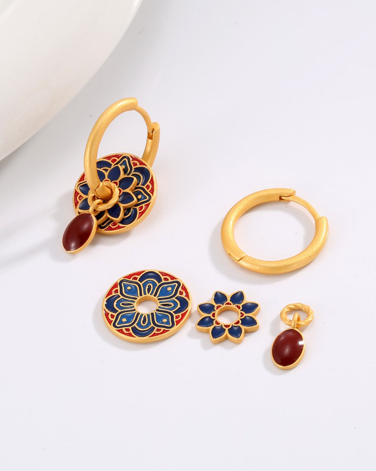 Side view of YUHE classic lotus gold hoop earrings design