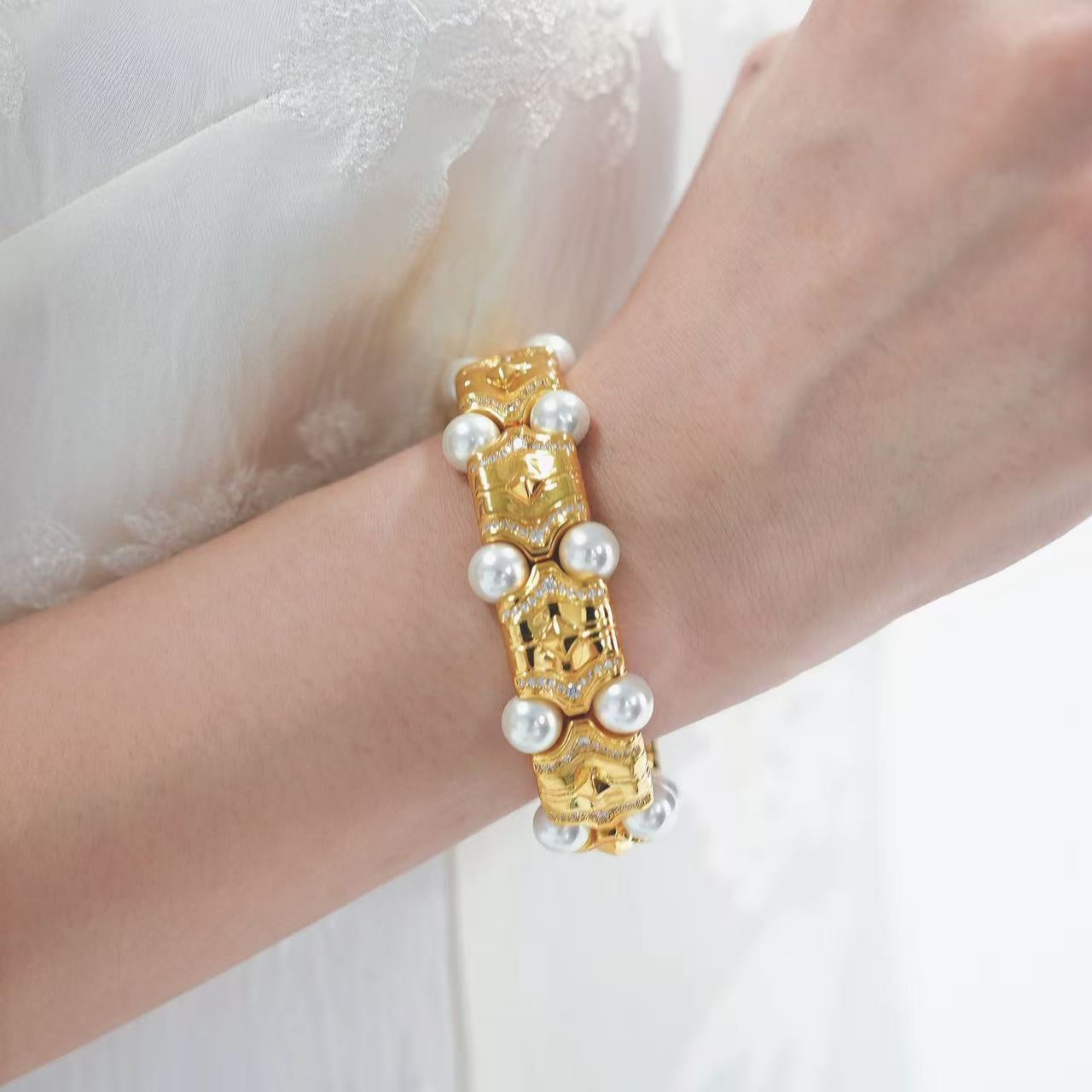 Vintage Gold Pearl Bracelet – Elegant Pearl Bracelet for Women with Freshwater Pearl Accents