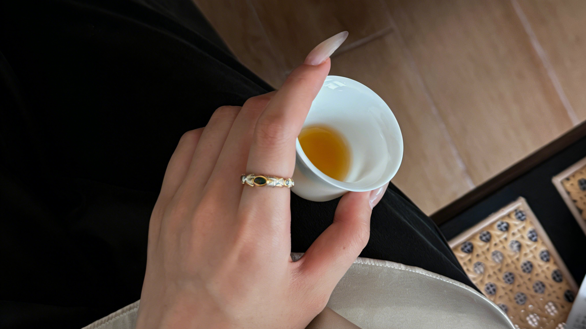 The Silent Language of Gold and Stone: Mindful Jewelry Wearing as a Personal Ritual