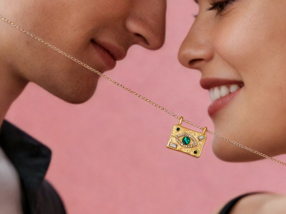 Why Modern Minimalist Jewelry is the Most Romantic Valentine’s Day Gift (What She Really Thinks)