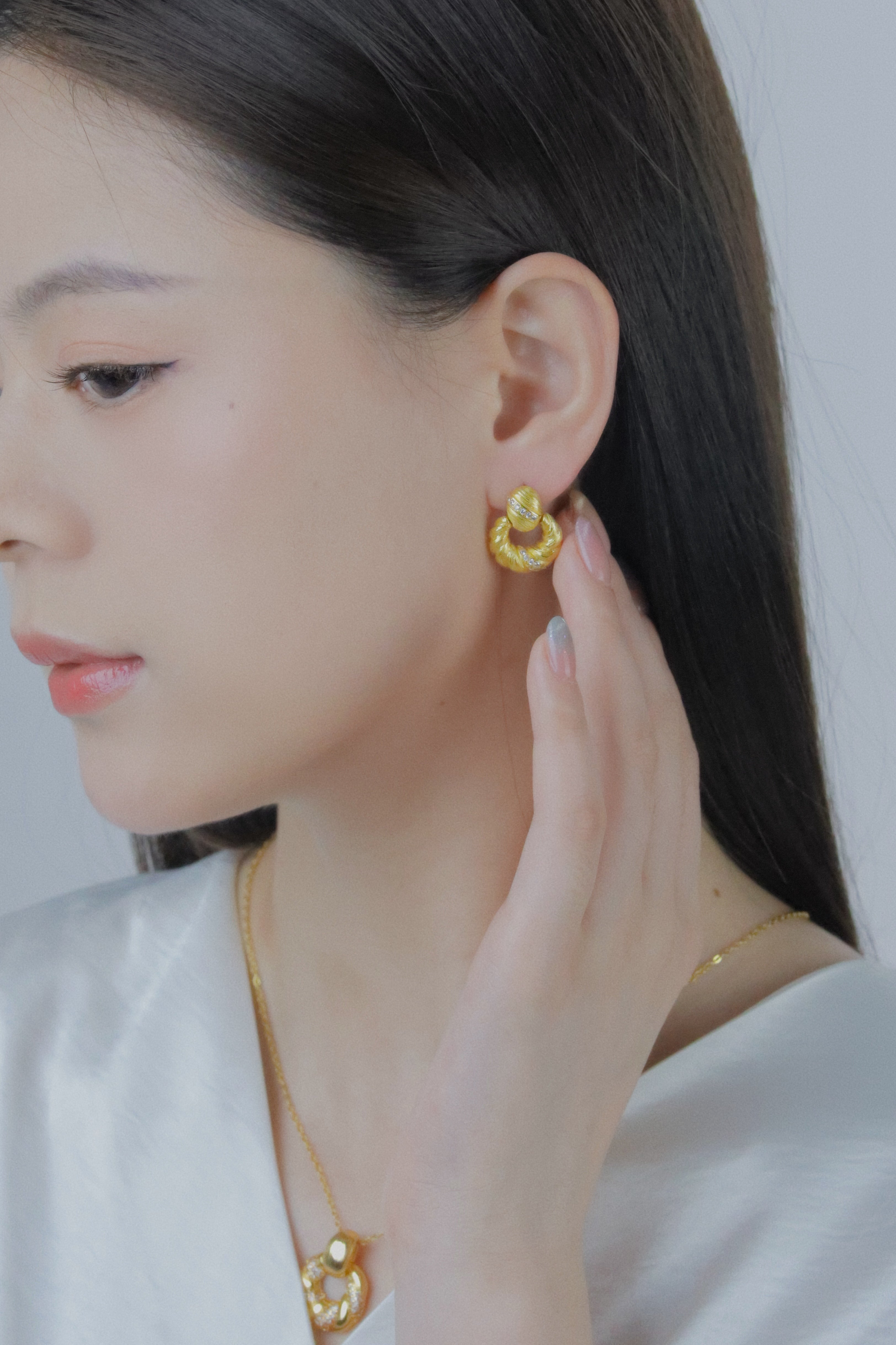 YUHE Gold Plated Twisted Ring Jewelry Set with Simulated Diamonds