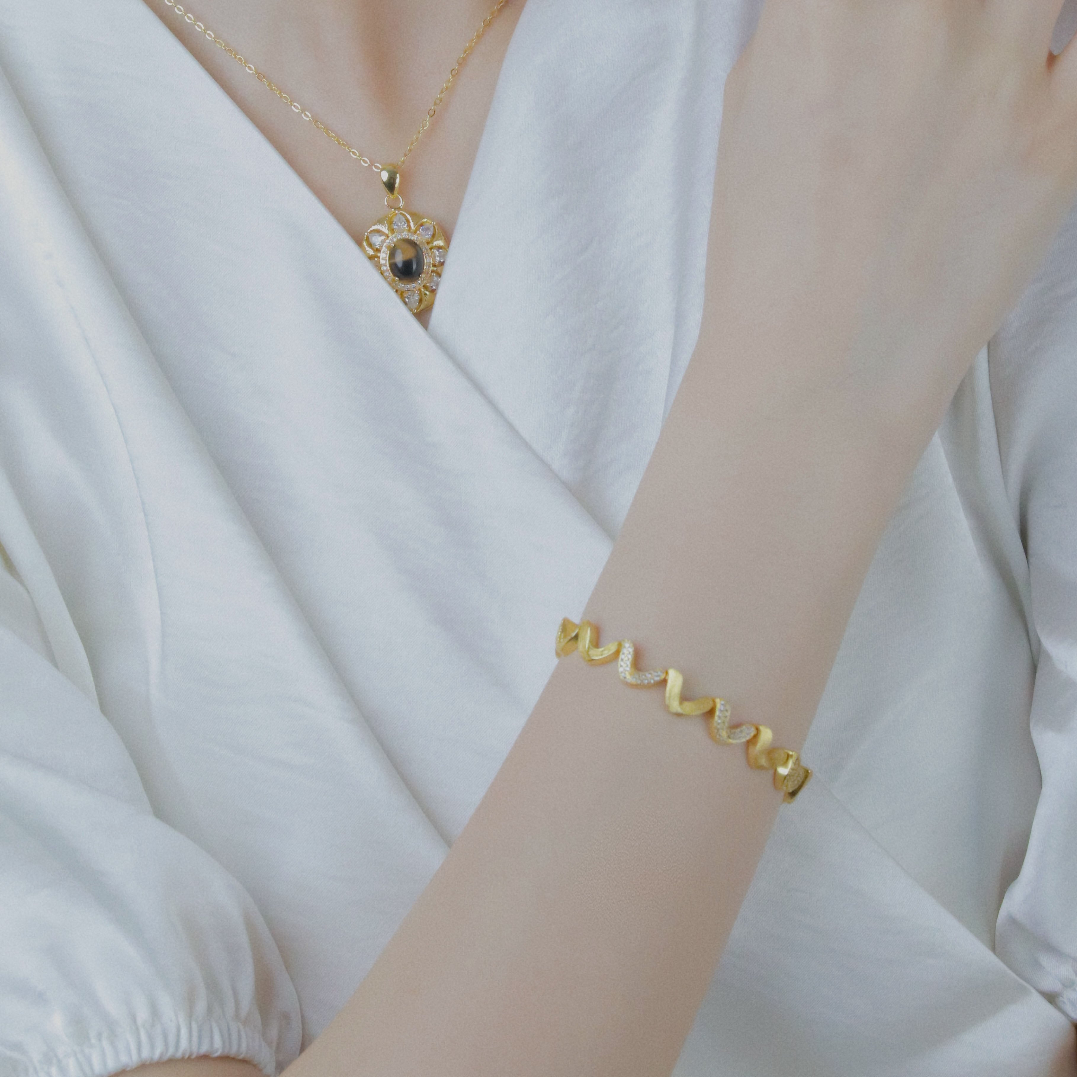 YUHE Brushed Gold Vintage Spiral Bracelet with Rhinestones