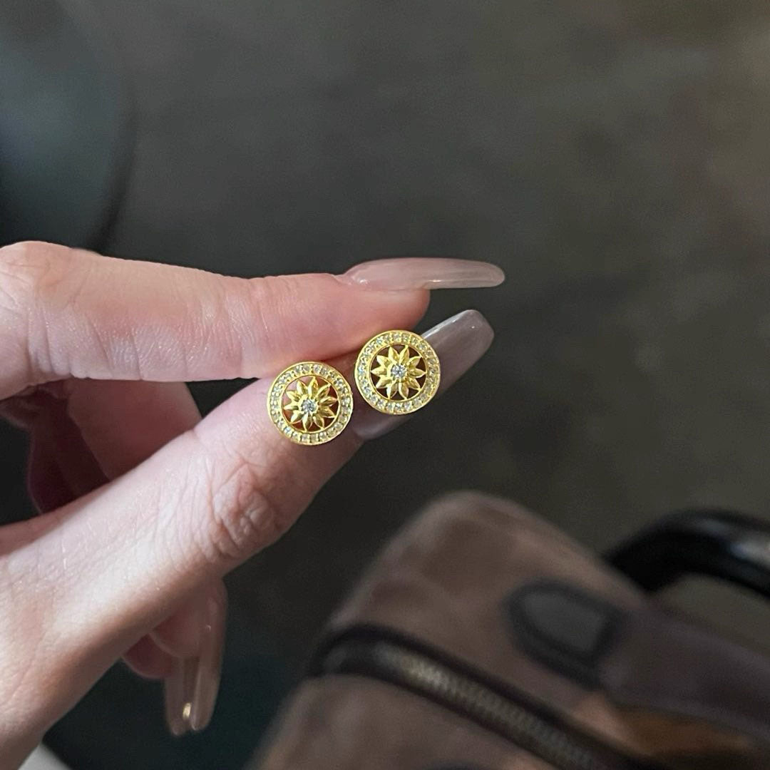 Vintage Eight-Pointed Star Relief Stud Earrings