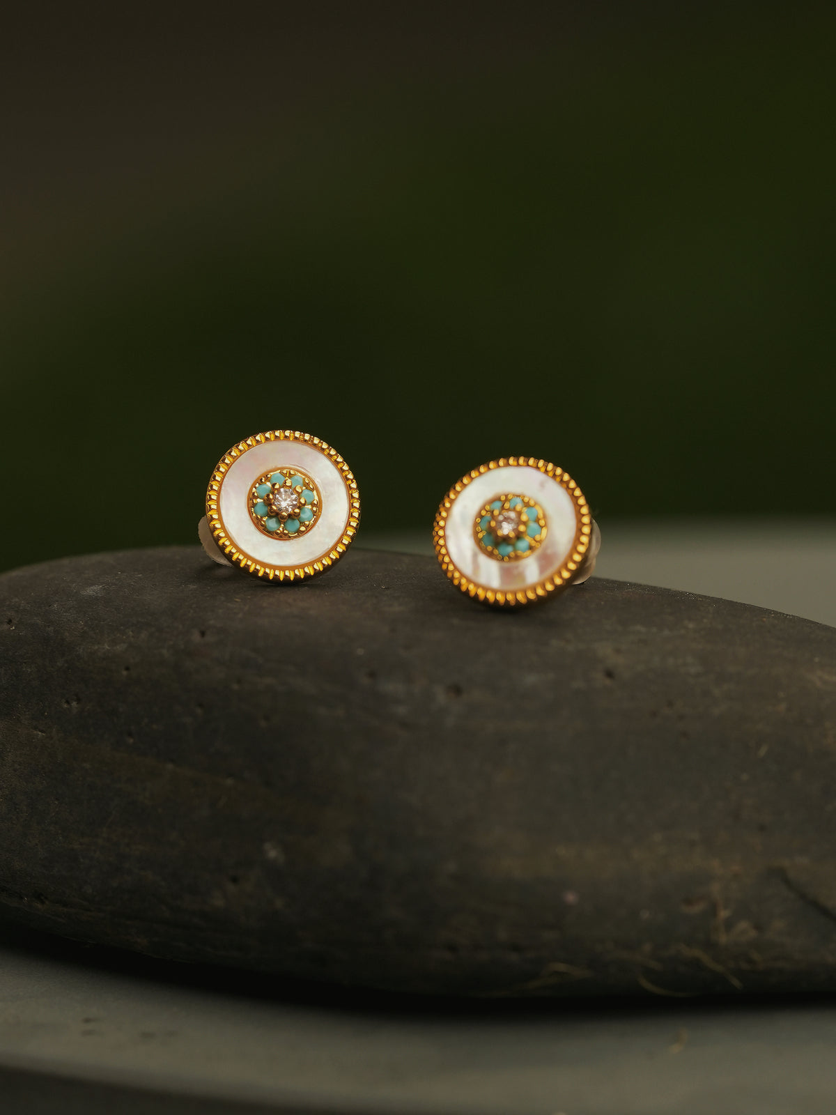 French Retro Natural Shell Stud Earrings