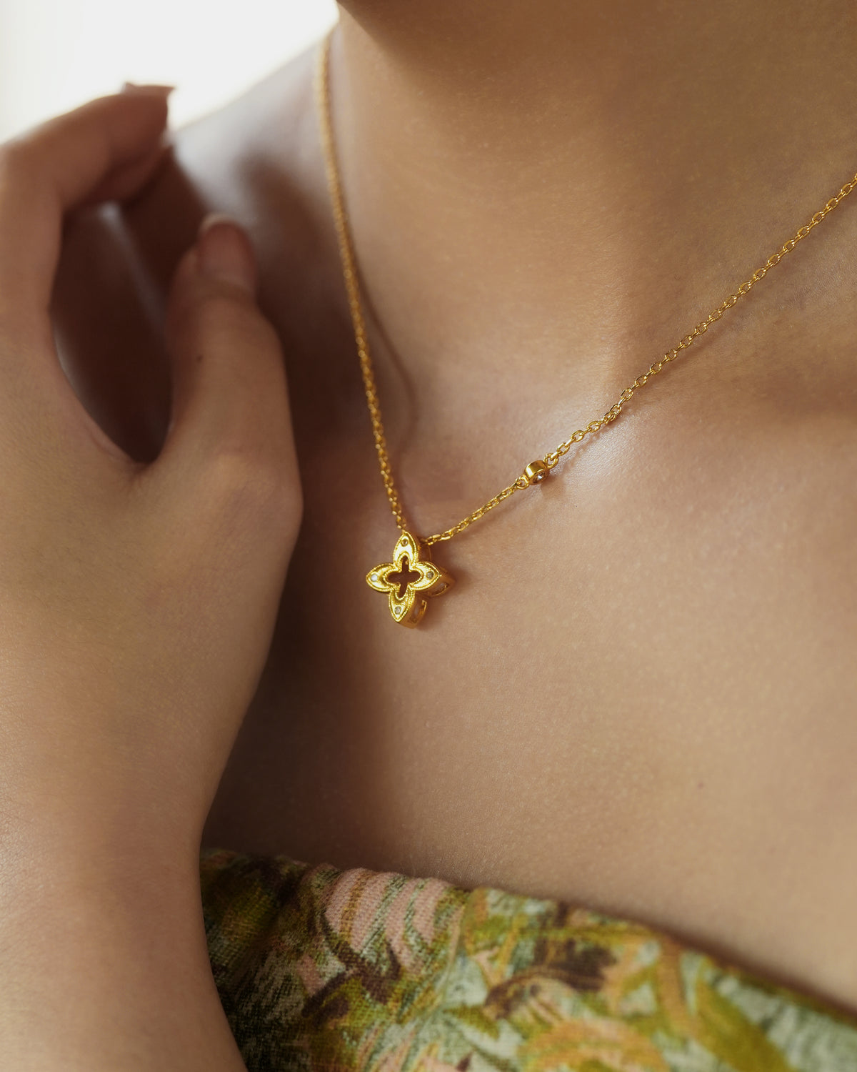 Brushed Gold Clover Zircon Necklace