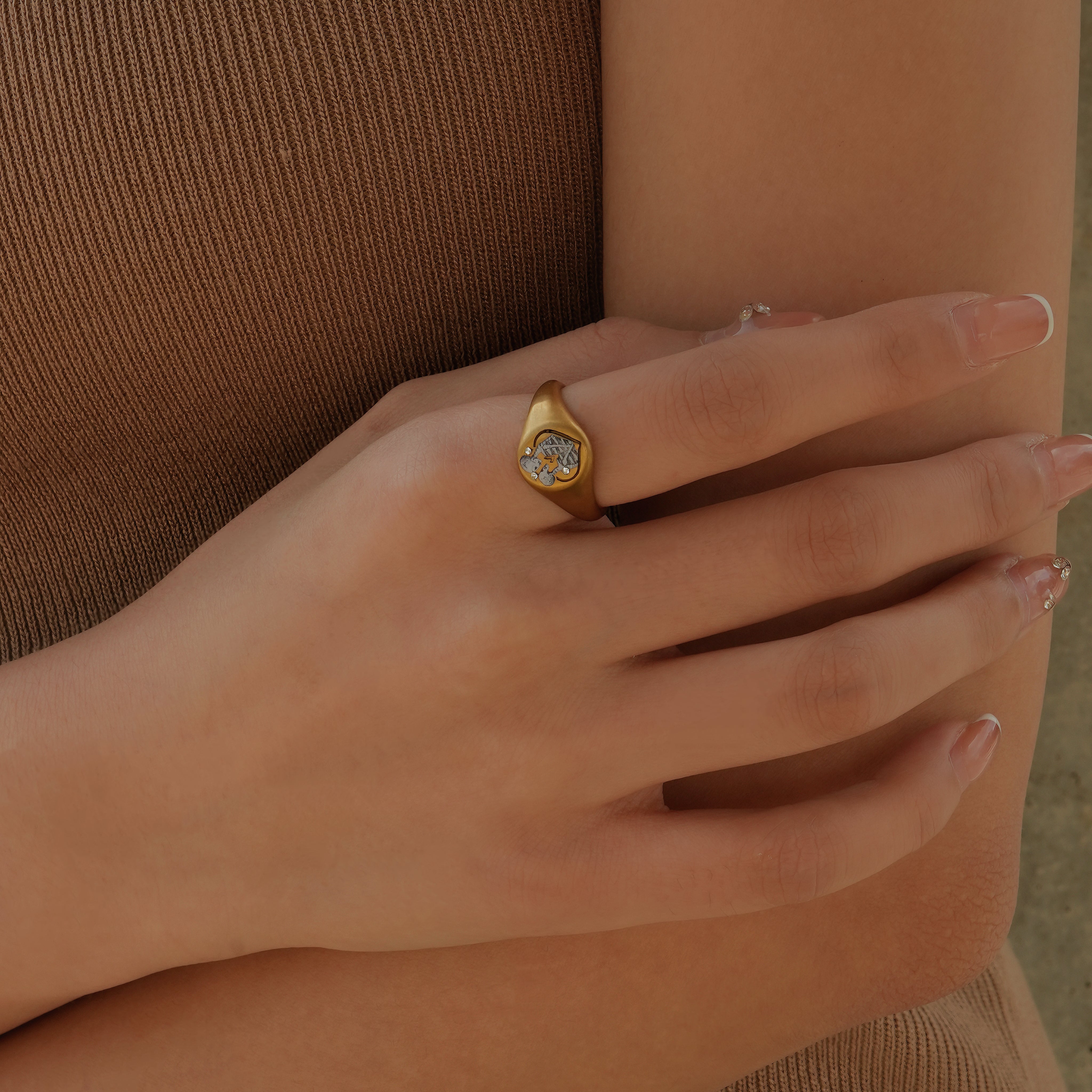 Minimalist Gold Skull Couple Ring – Eternal Love Heart