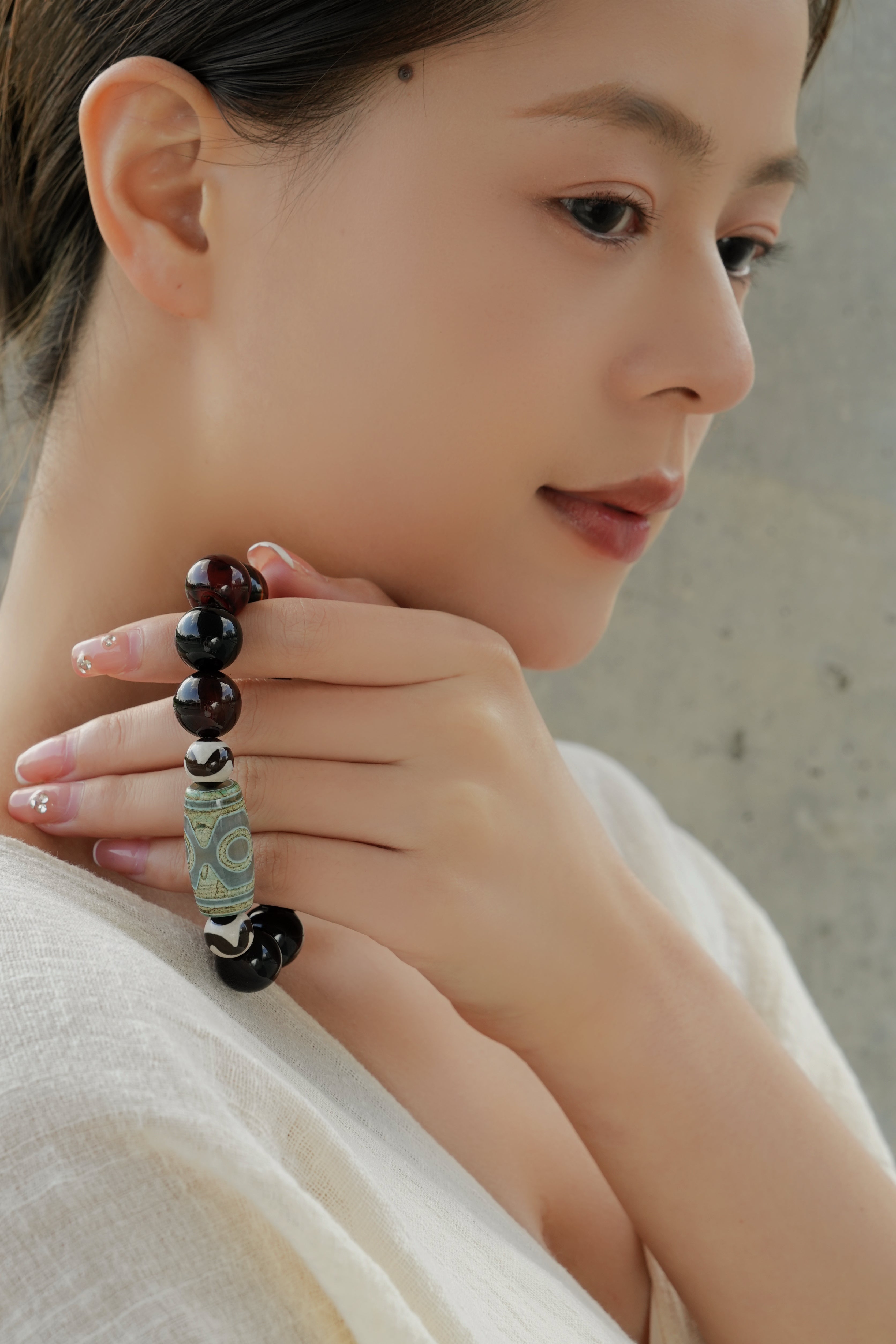 Tibetan Dzi Agate Sandalwood Bracelet