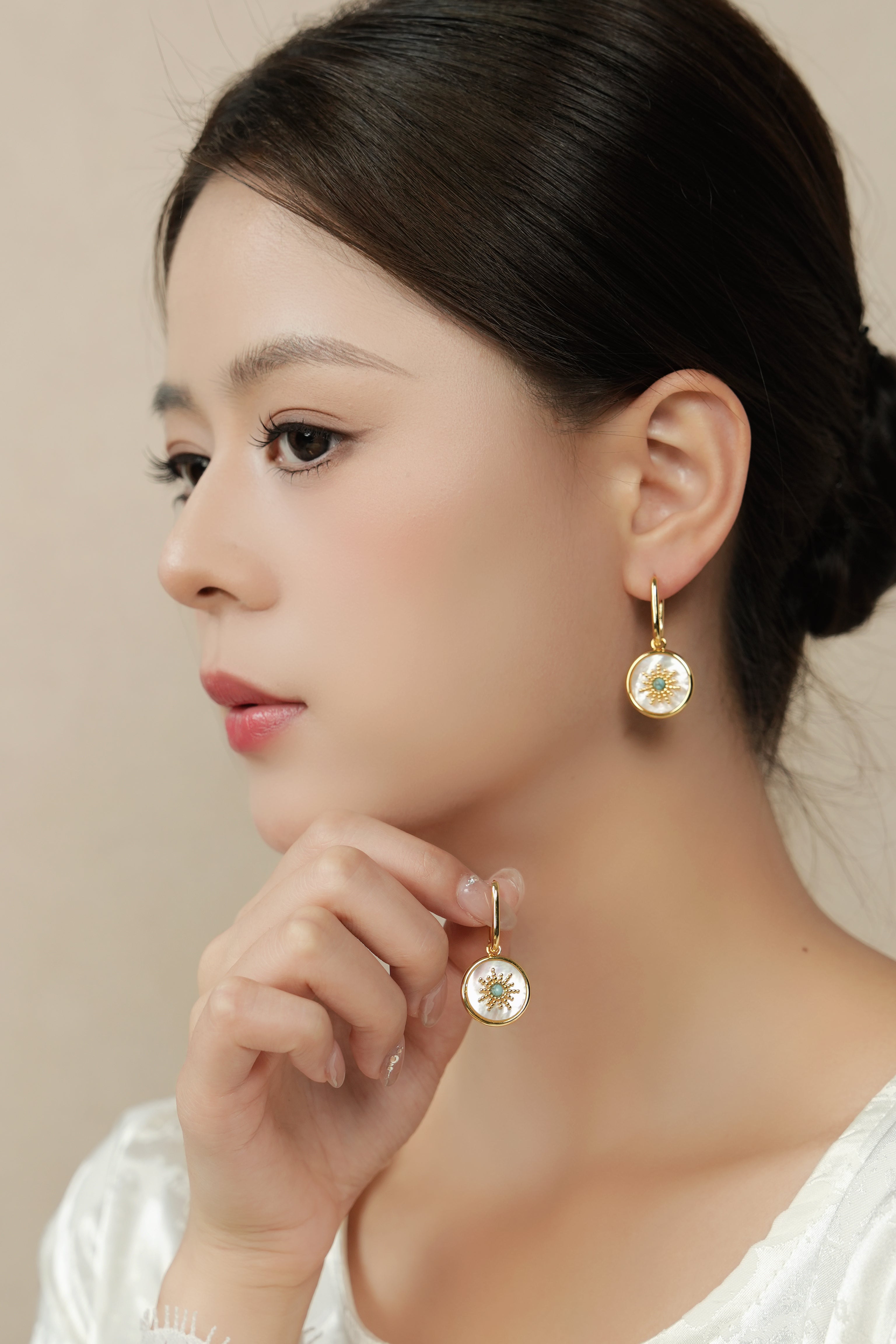 Fashion Design Sun Shape Earrings Shell Natural Stone Earrings Vintage Exquisite Earrings Women Jewelry