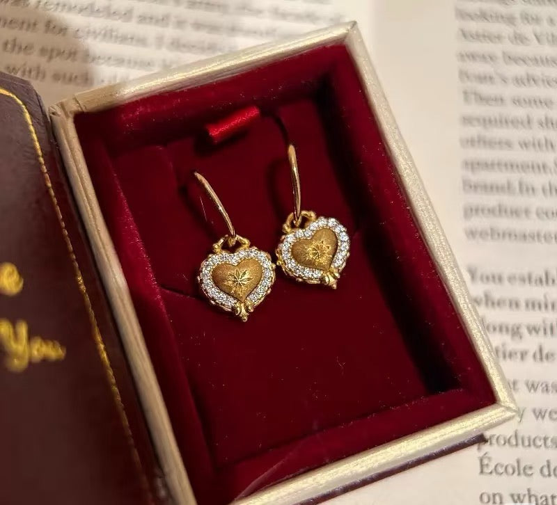 YUHE Vintage Gold Brushed Diamond-Set Royal Earrings